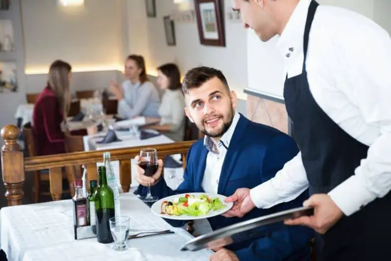 How To Offer A Better Service To Customers In  A Restaurant?